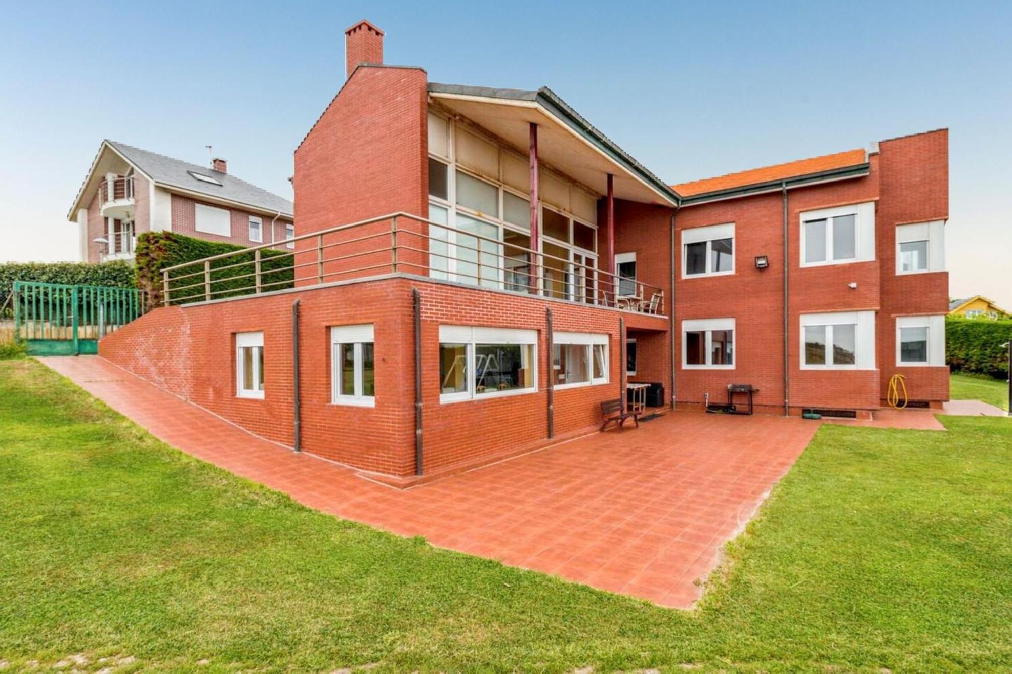 Spacious House With Sea View In Liencres + Jacuzzi Eksteriør billede