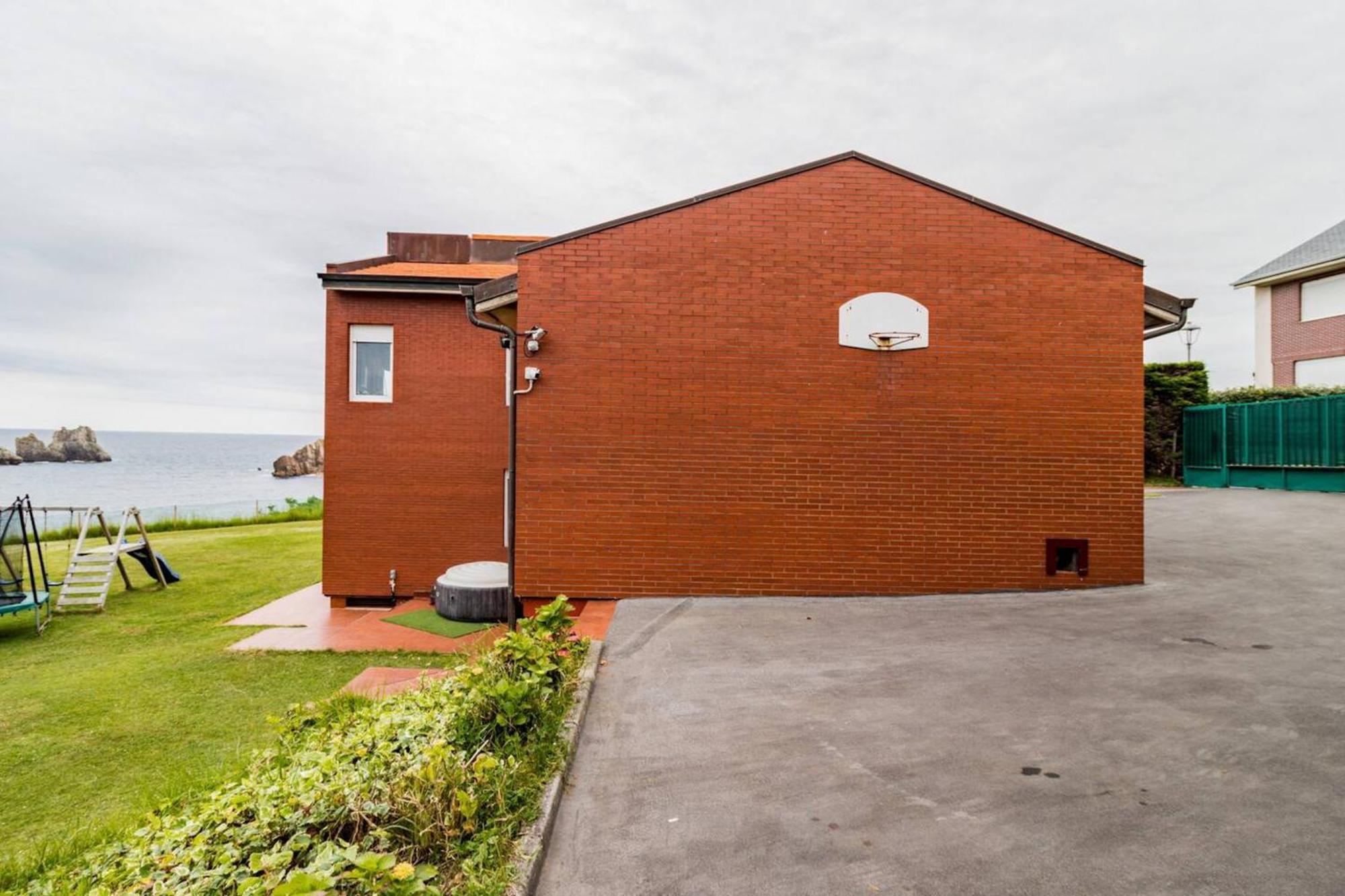Spacious House With Sea View In Liencres + Jacuzzi Eksteriør billede