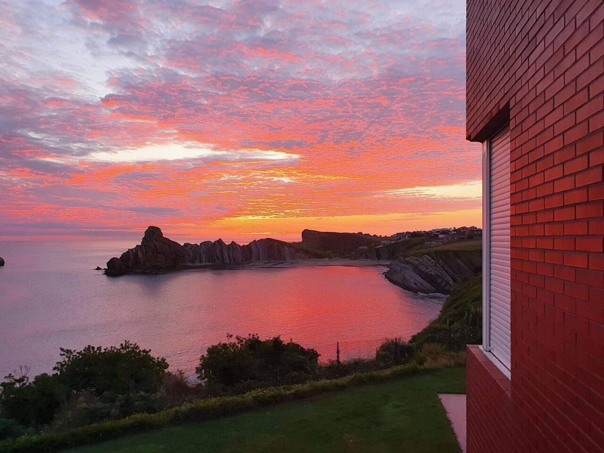 Spacious House With Sea View In Liencres + Jacuzzi Eksteriør billede