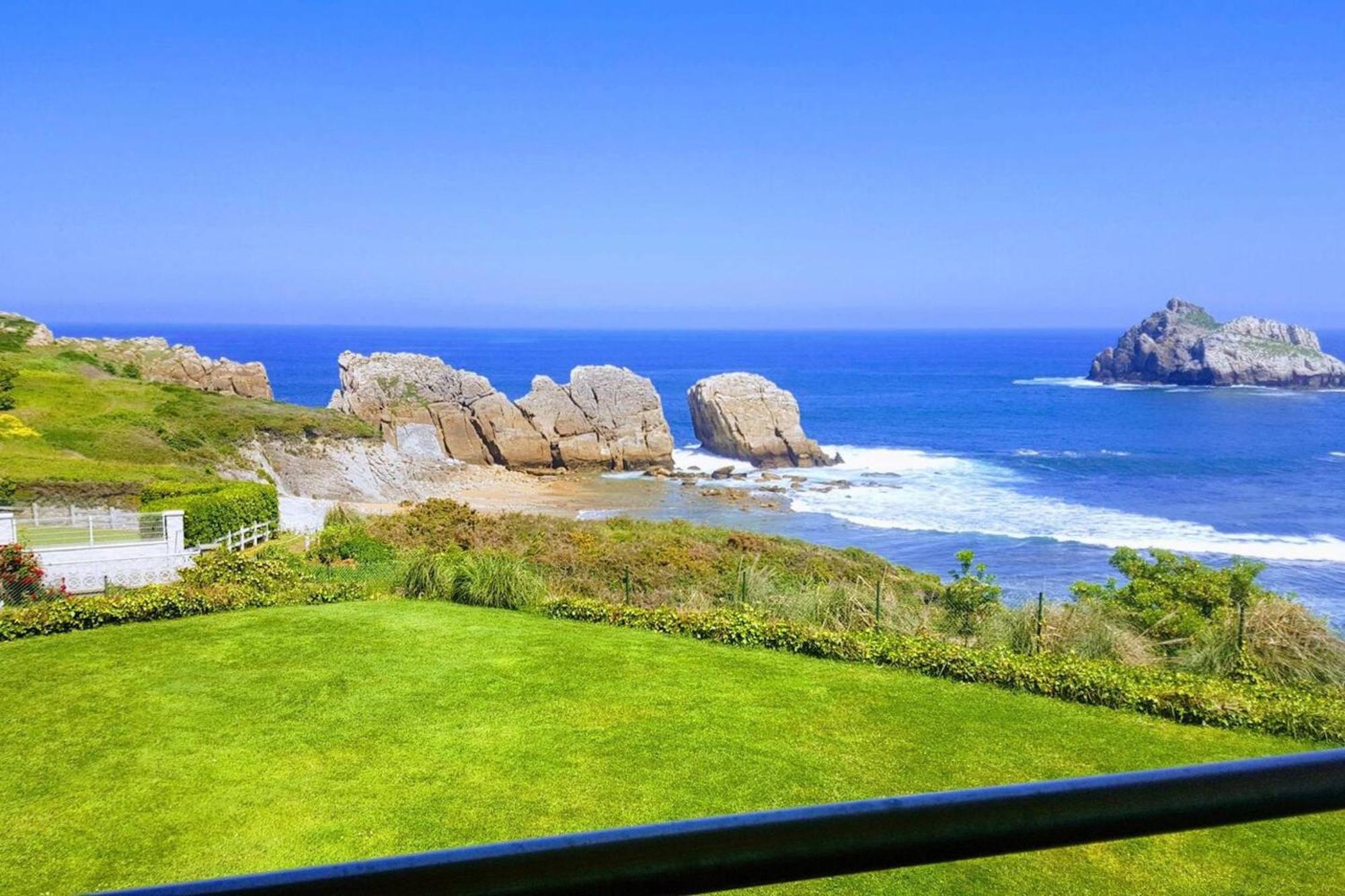 Spacious House With Sea View In Liencres + Jacuzzi Eksteriør billede
